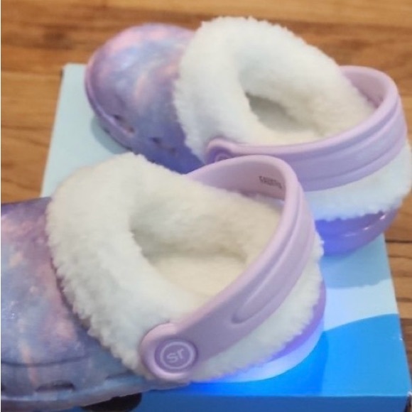 Stride Rite Light-up fuzzy “Crocs” - Picture 3 of 4